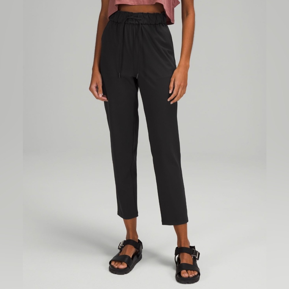 Lululemon stretch high rise pant 7/8 black size 6 EUC